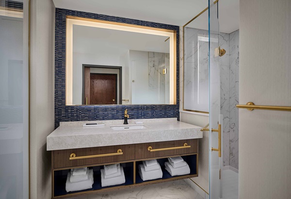 Deluxe Queen bathroom at Hard Rock Hotel & Casino Ottawa